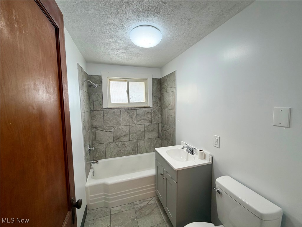 34 W Lewis Street Struthers OH 44471