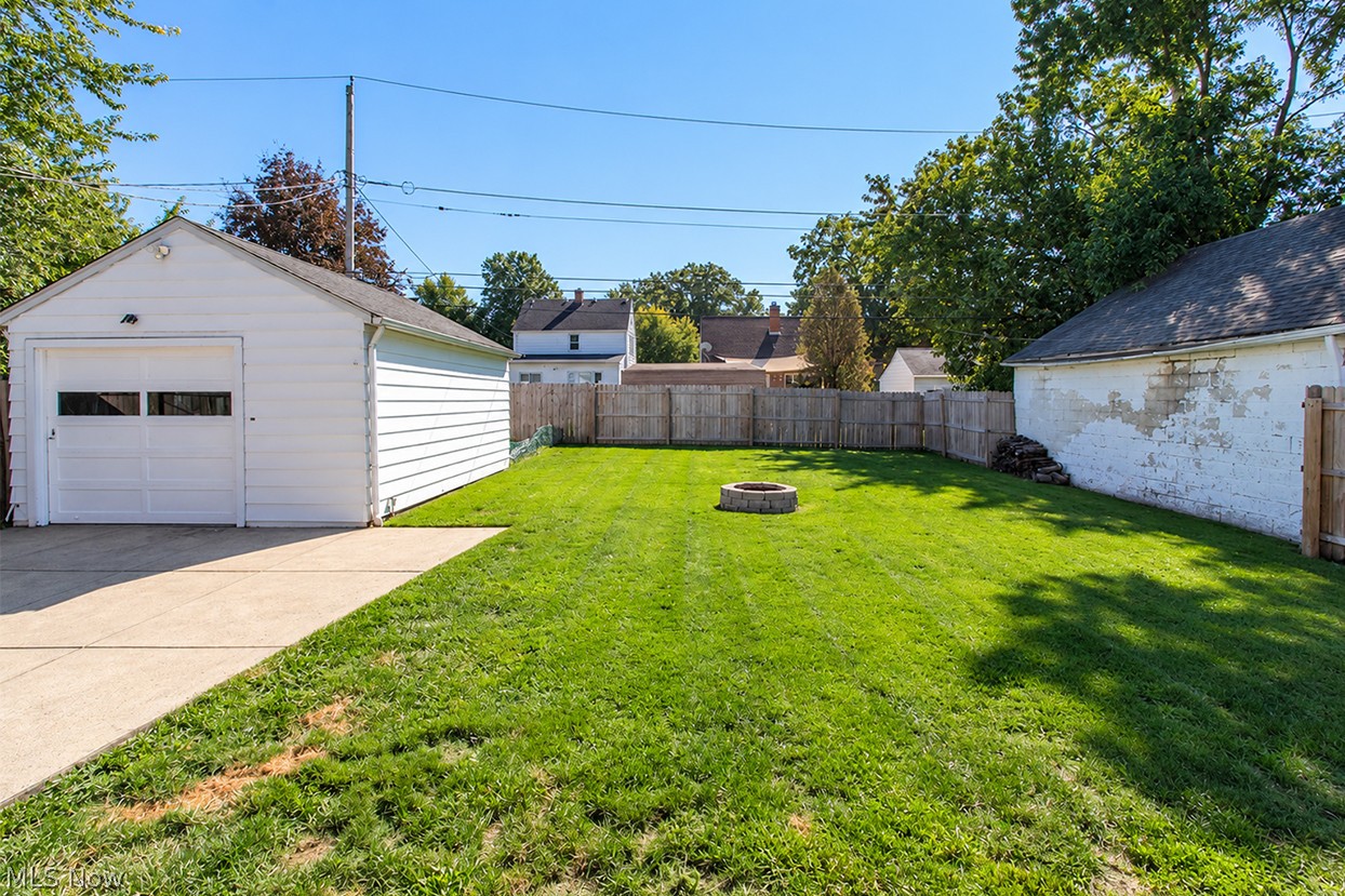 10083 Chesterfield Drive Parma Heights OH 44130