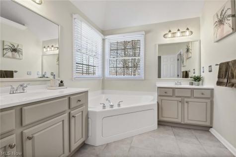 607 Parkside Drive Avon Lake OH 44012
