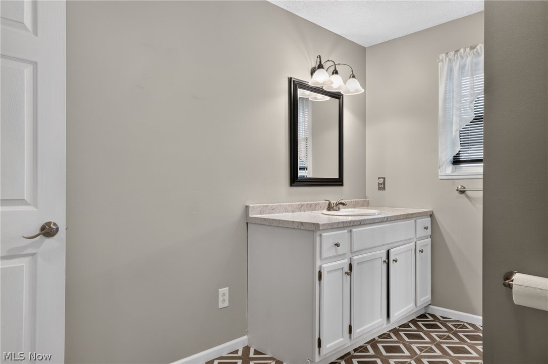 7288 Fieldstone Avenue Conneaut OH 44030