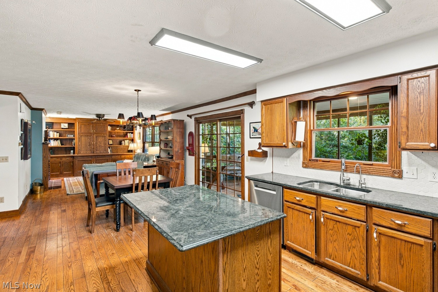 492 E Pioneer Trail Aurora OH 44202