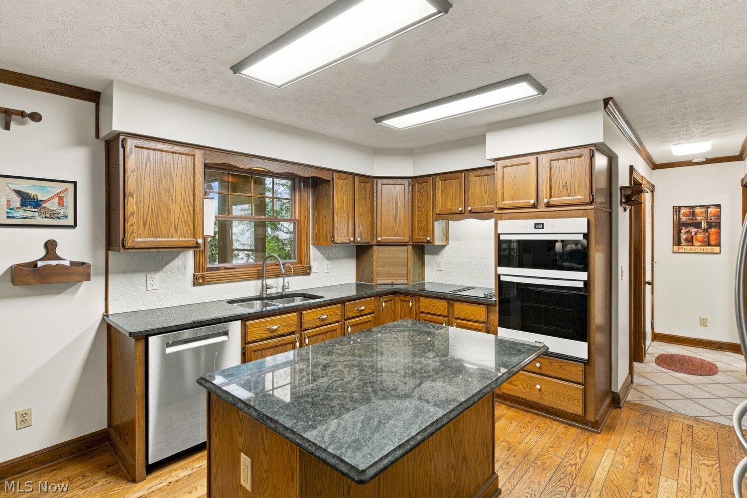 492 E Pioneer Trail Aurora OH 44202