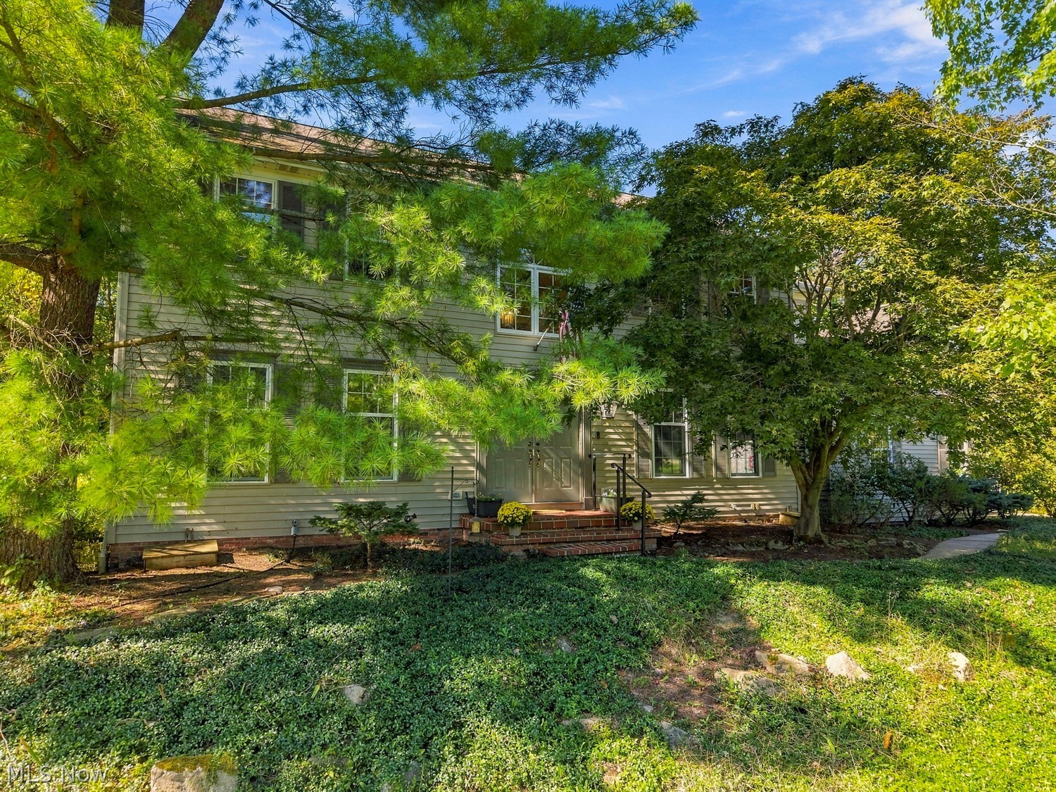 492 E Pioneer Trail Aurora OH 44202
