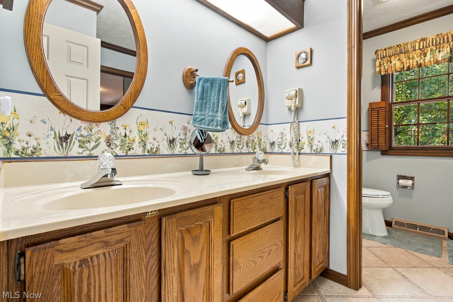 492 E Pioneer Trail Aurora OH 44202