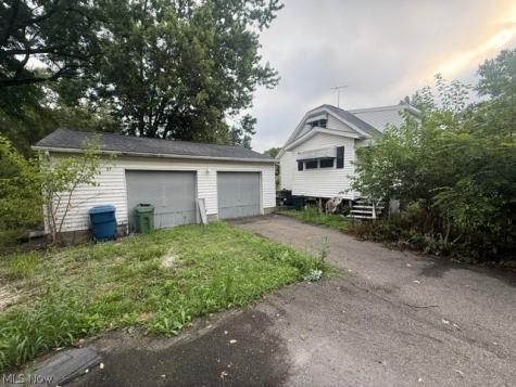 1934 Myersville Road Akron OH 44312