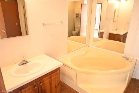 13 Grand Olmsted Twp OH 44138