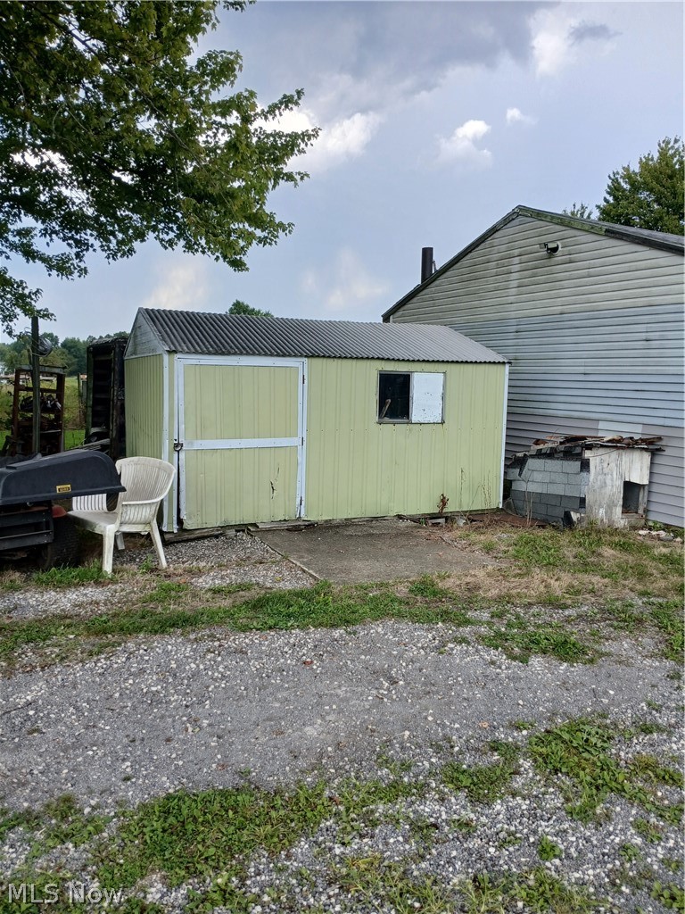 5376 N Park Ext Avenue Bristolville OH 44402