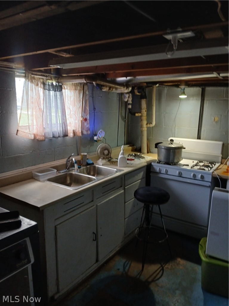 5376 N Park Ext Avenue Bristolville OH 44402