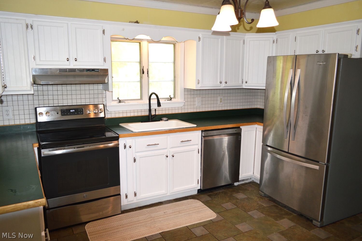 828 E Main Street Geneva OH 44041