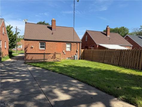 3419 Grovewood Avenue Parma OH 44134