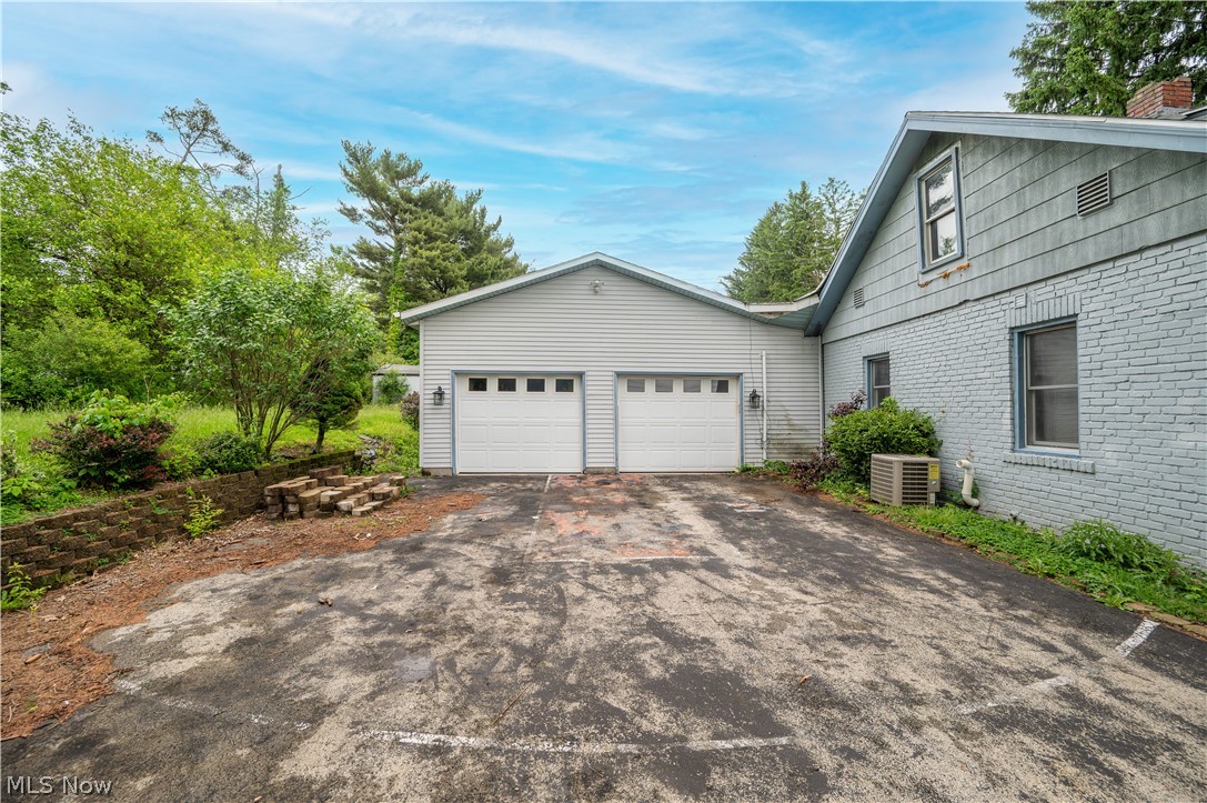 1953 Lawn Avenue Lowellville OH 44436