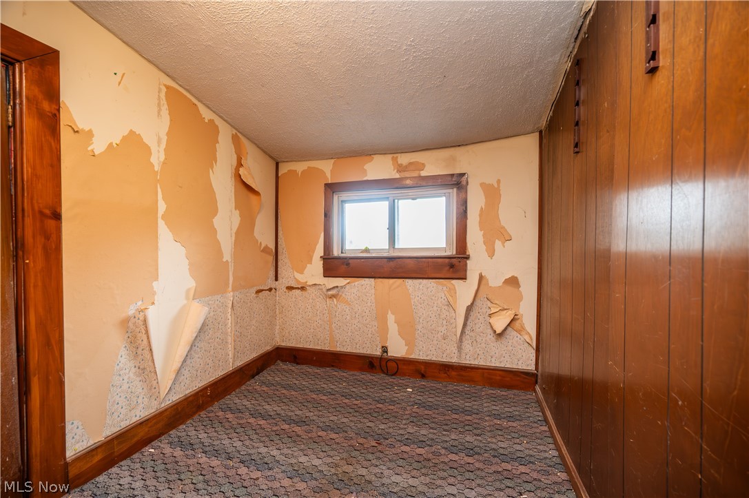 1953 Lawn Avenue Lowellville OH 44436