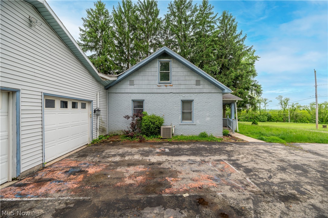 1953 Lawn Avenue Lowellville OH 44436