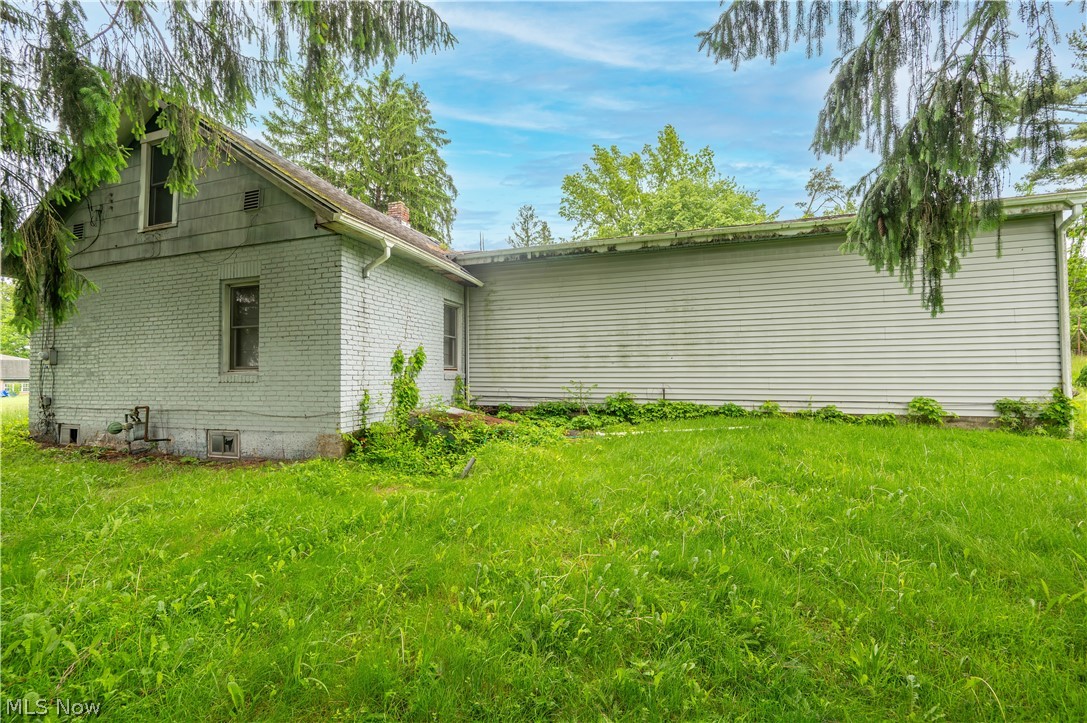 1953 Lawn Avenue Lowellville OH 44436