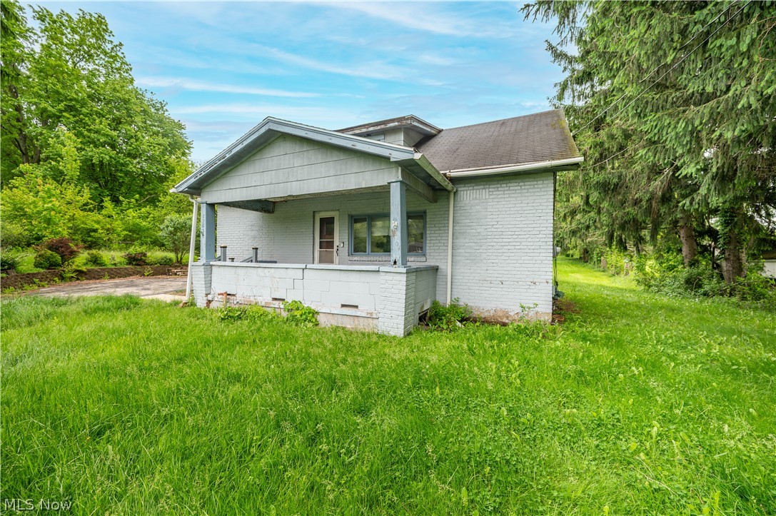 1953 Lawn Avenue Lowellville OH 44436