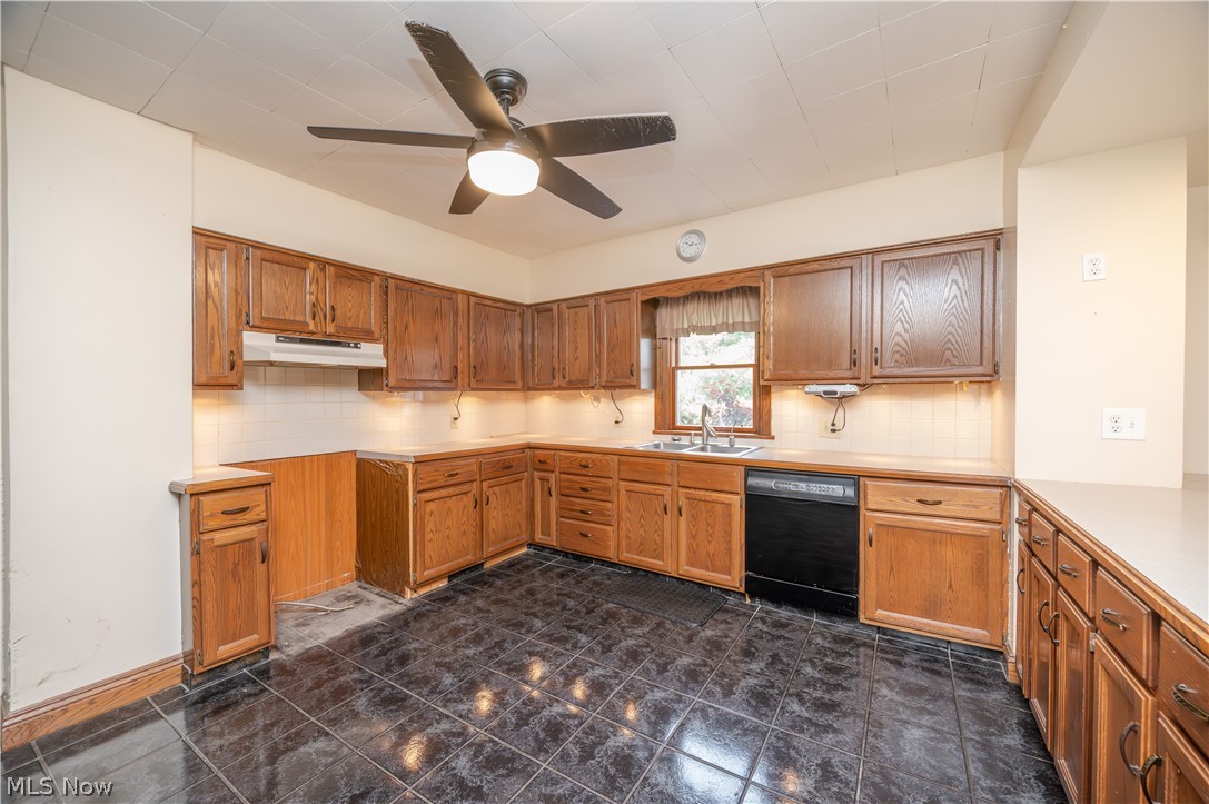 1953 Lawn Avenue Lowellville OH 44436