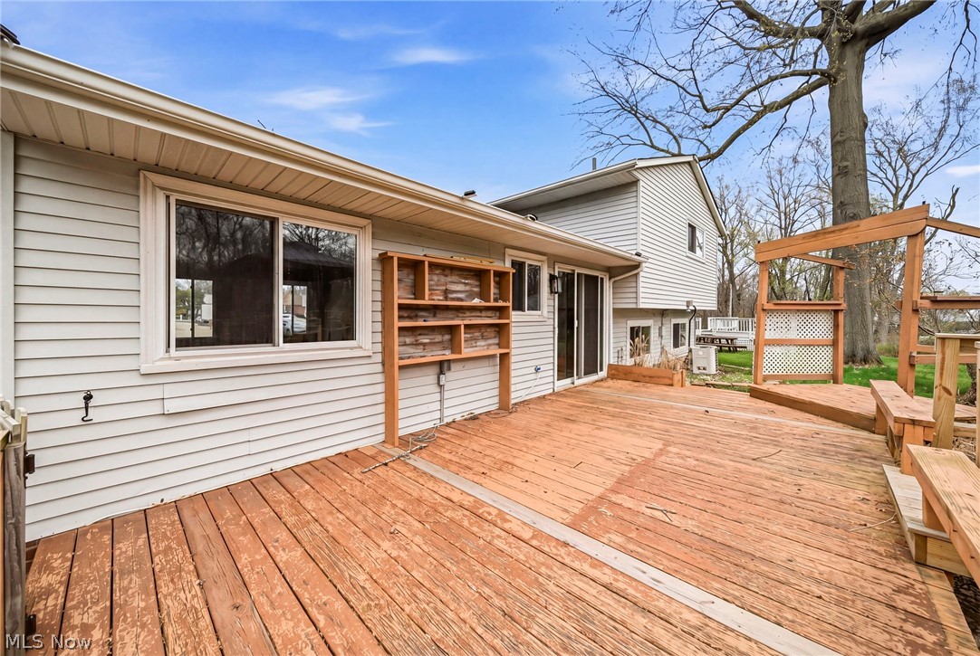 562 Vesely Court Eastlake OH 44095