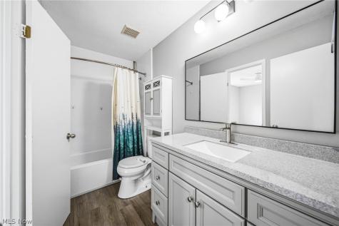 562 Vesely Court Eastlake OH 44095