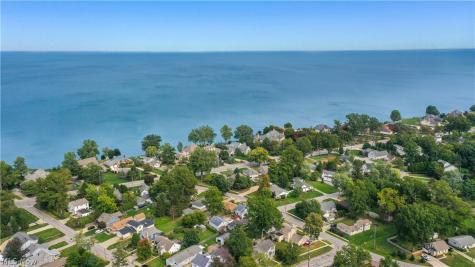 114 S Point Drive Avon Lake OH 44012