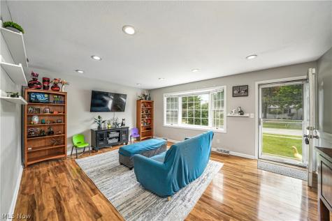 114 S Point Drive Avon Lake OH 44012