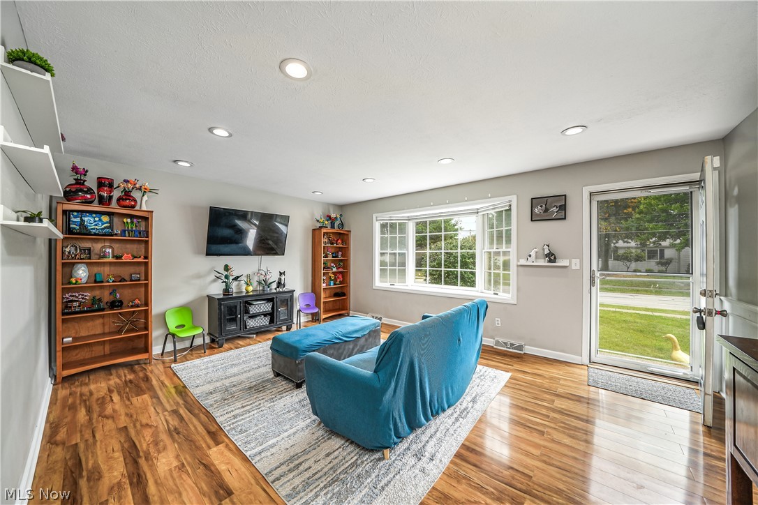 114 S Point Drive Avon Lake OH 44012