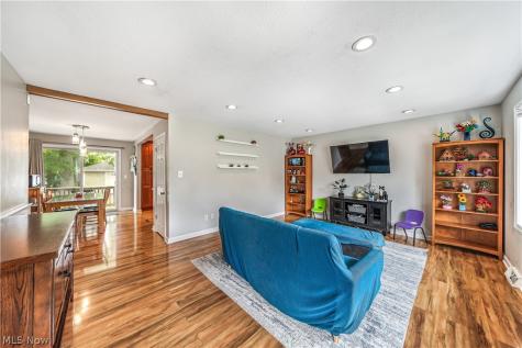 114 S Point Drive Avon Lake OH 44012