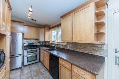13515 Heatherwood Drive Brook Park OH 44142