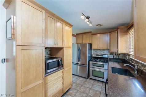 13515 Heatherwood Drive Brook Park OH 44142