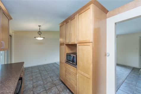 13515 Heatherwood Drive Brook Park OH 44142