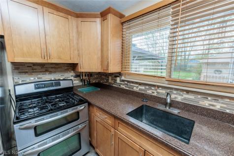13515 Heatherwood Drive Brook Park OH 44142