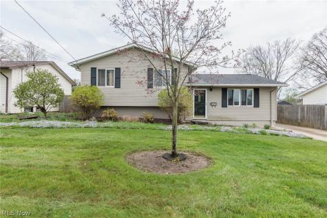 13515 Heatherwood Drive Brook Park OH 44142