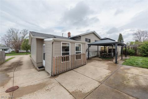 13515 Heatherwood Drive Brook Park OH 44142
