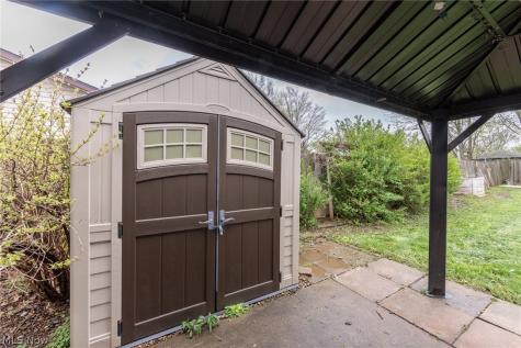 13515 Heatherwood Drive Brook Park OH 44142