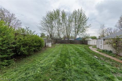 13515 Heatherwood Drive Brook Park OH 44142