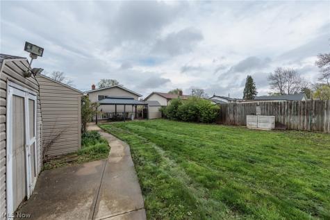 13515 Heatherwood Drive Brook Park OH 44142