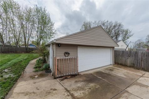 13515 Heatherwood Drive Brook Park OH 44142