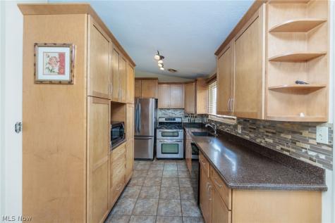 13515 Heatherwood Drive Brook Park OH 44142