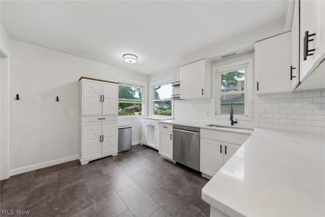 4223 Canterbury Road North Olmsted OH 44070