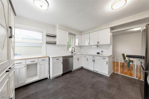 4223 Canterbury Road North Olmsted OH 44070