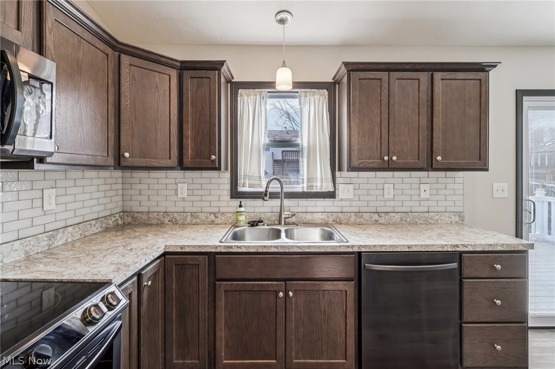 471 Tulip Trail Wadsworth OH 44281
