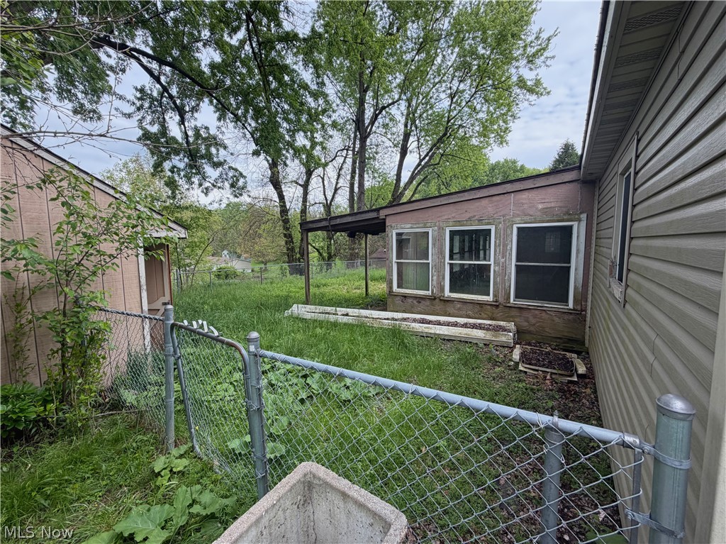 16816 Andrews Avenue East Liverpool OH 43920