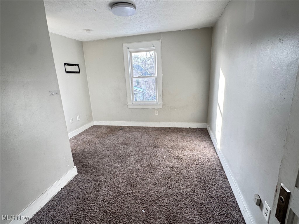 1239 Pondview Avenue Akron OH 44305