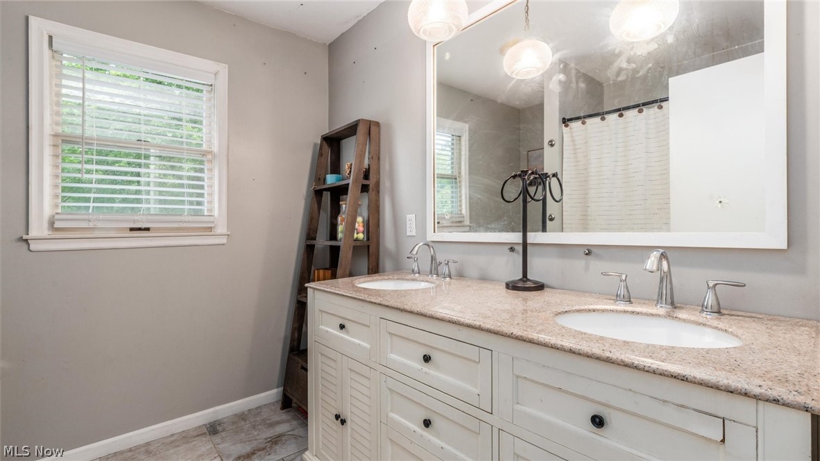 10525 Twin Oaks Drive Cambridge OH 43725