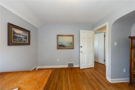 21130 Edgecliff Drive Euclid OH 44123