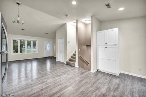209 Oakwood Lane Seville OH 44273