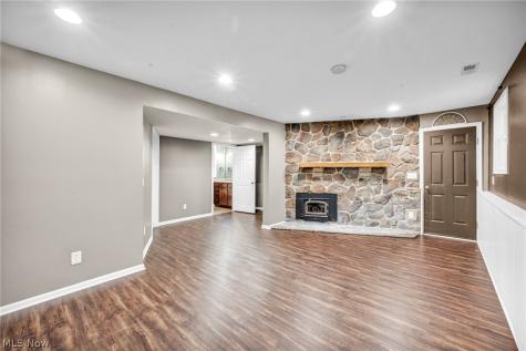 209 Oakwood Lane Seville OH 44273