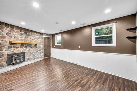 209 Oakwood Lane Seville OH 44273