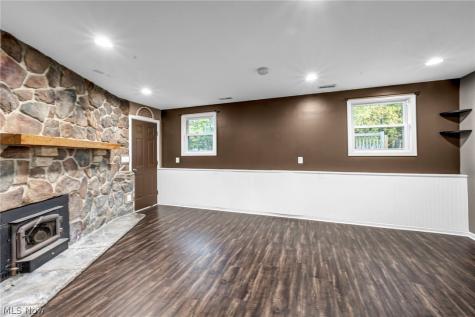 209 Oakwood Lane Seville OH 44273