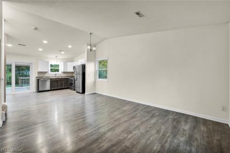 209 Oakwood Lane Seville OH 44273