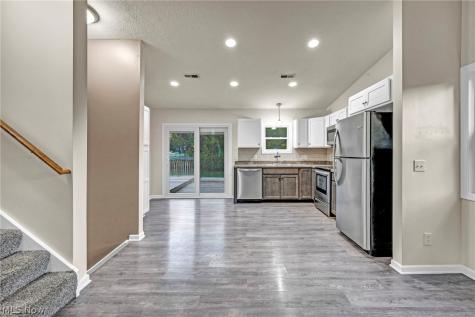 209 Oakwood Lane Seville OH 44273